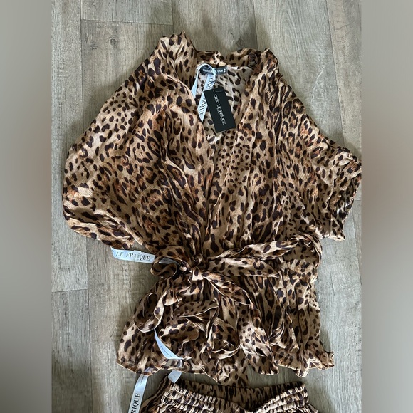 Chic le frique set NWT - Picture 6 of 8